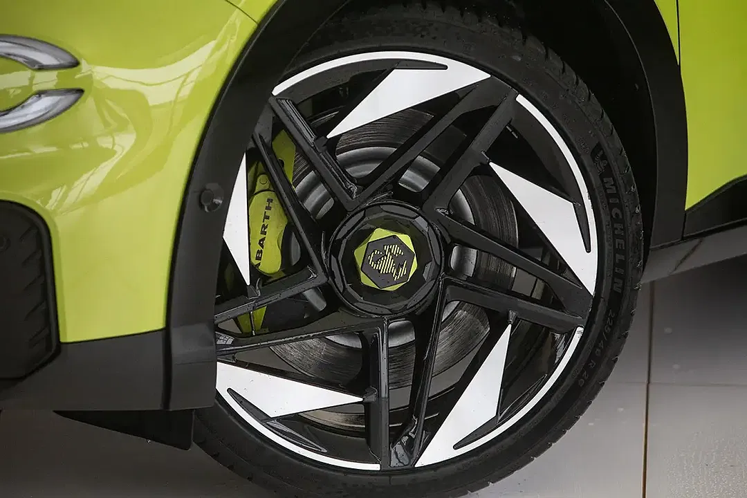 Abarth 600e Turismo - Thumbnail 4
