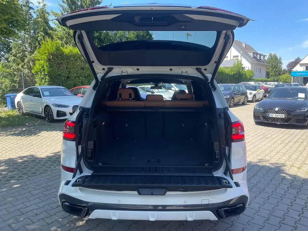 BMW X5 M50 - Thumbnail 5