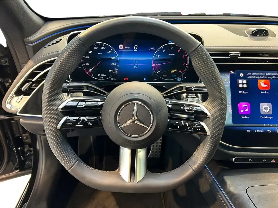 Mercedes-Benz E 200 4MATIC AMG MBUX Burmester Night - Thumbnail 10