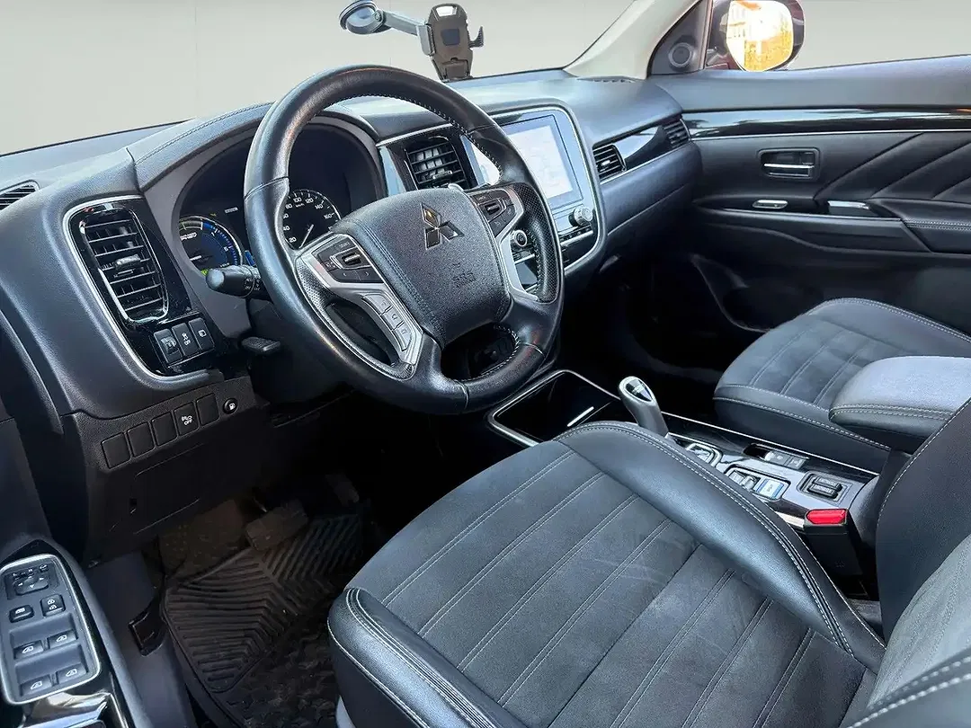 Mitsubishi Outlander PHEV 4WD - Thumbnail 10