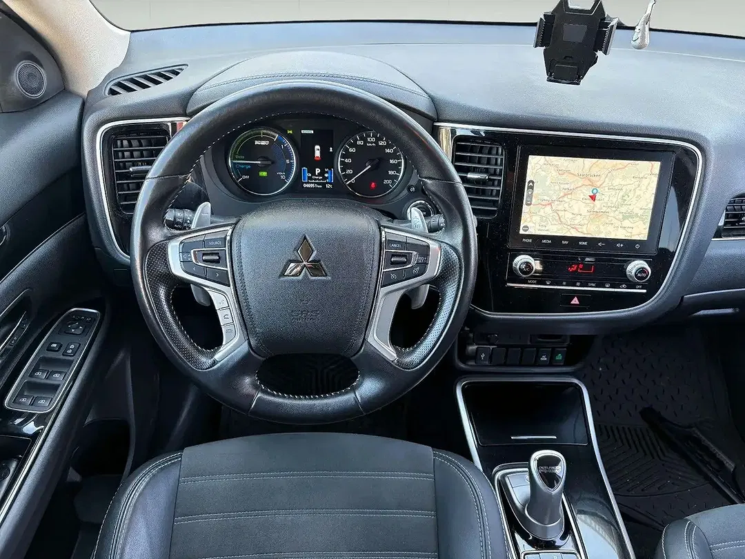 Mitsubishi Outlander PHEV 4WD - Thumbnail 11