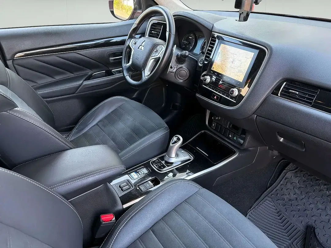 Mitsubishi Outlander PHEV 4WD - Thumbnail 13