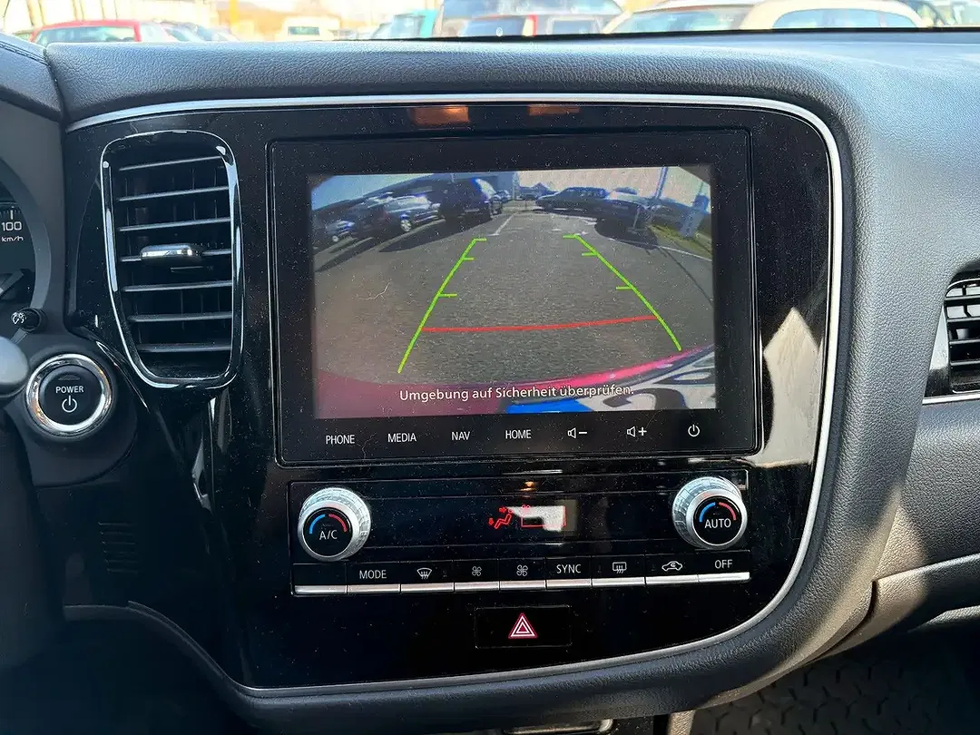 Mitsubishi Outlander PHEV 4WD - Thumbnail 14