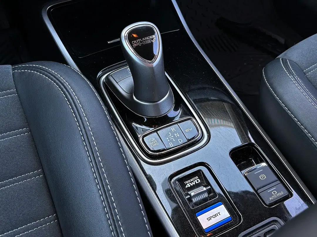 Mitsubishi Outlander PHEV 4WD - foto 15
