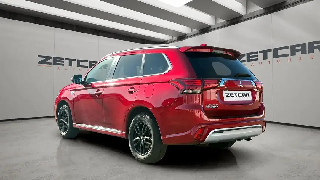 Mitsubishi Outlander PHEV 4WD - Thumbnail 3