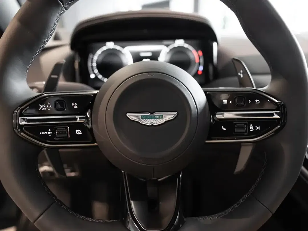 Aston Martin DB12 Coupe - Thumbnail 11