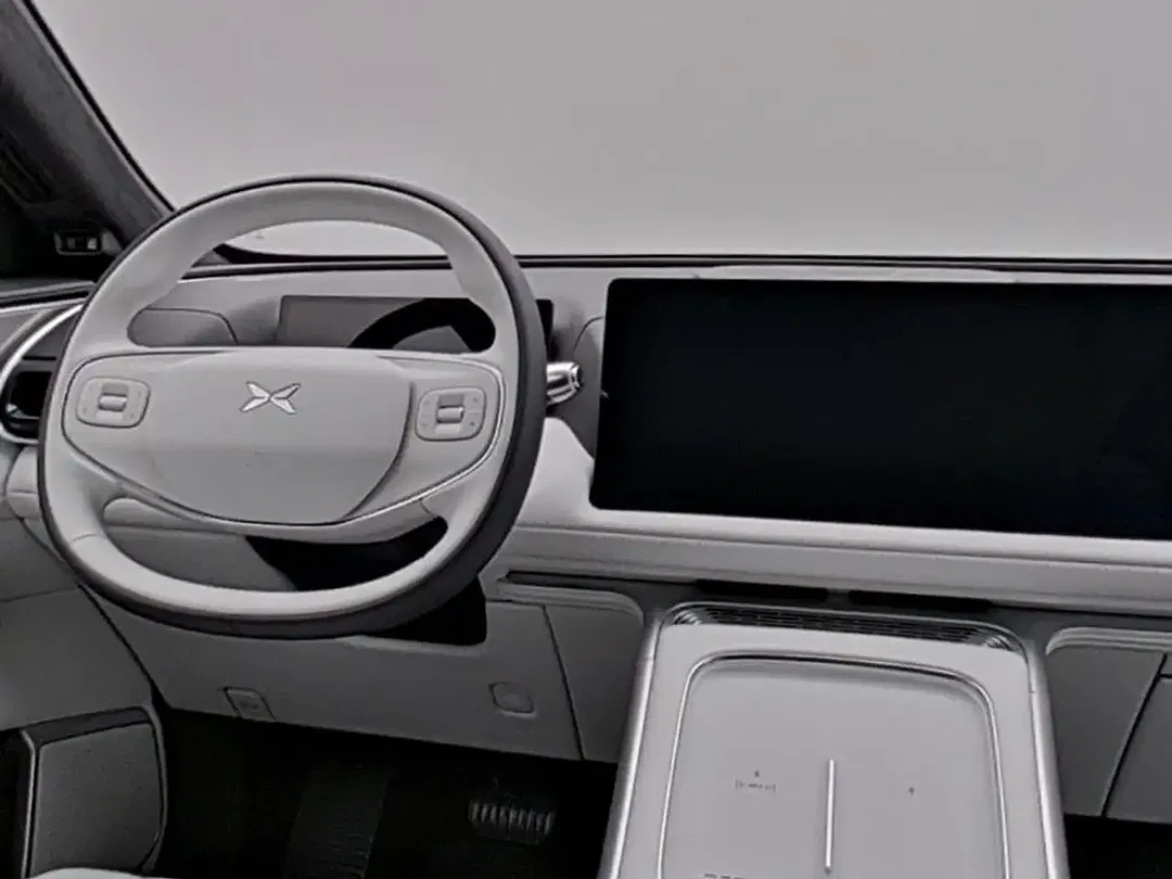 Xpeng G9 Premium - Thumbnail 13