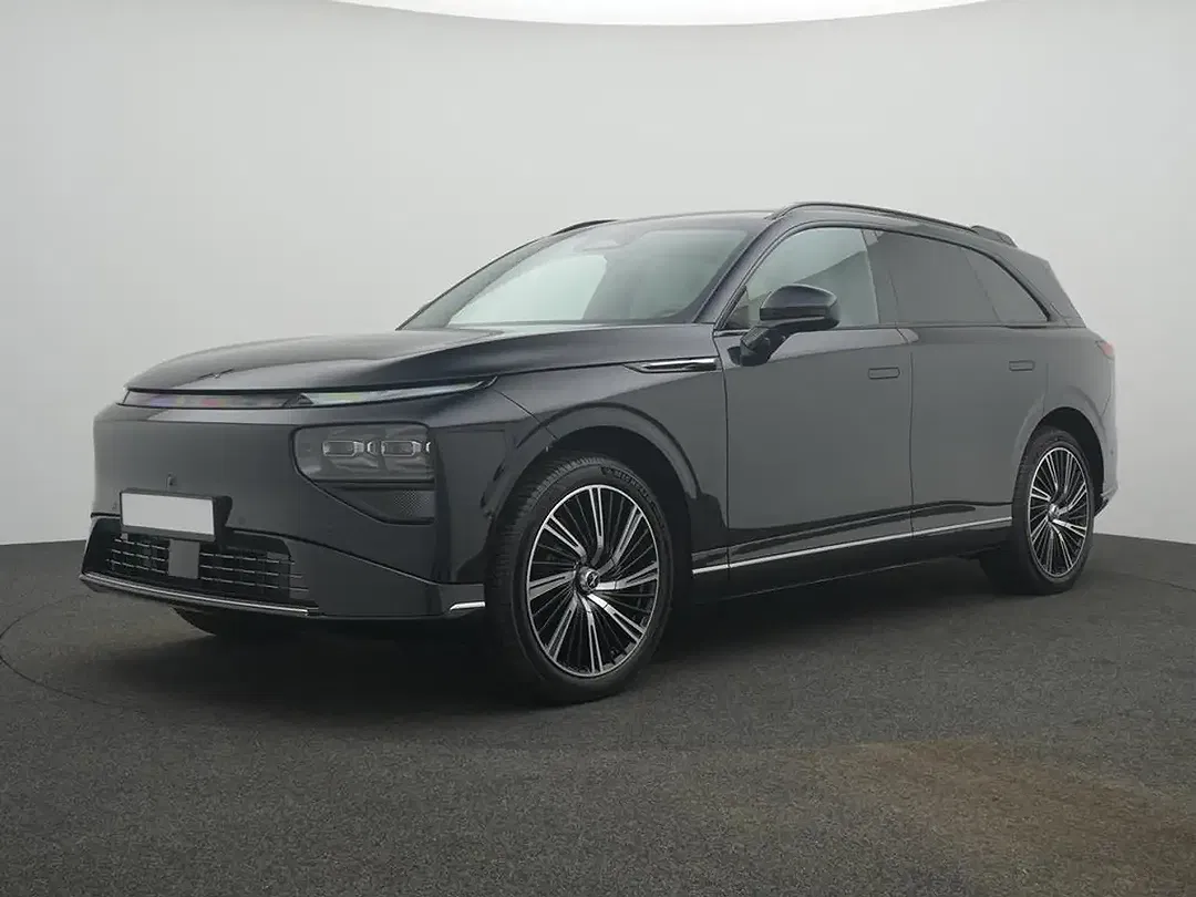 Xpeng G9 Premium - Thumbnail 3