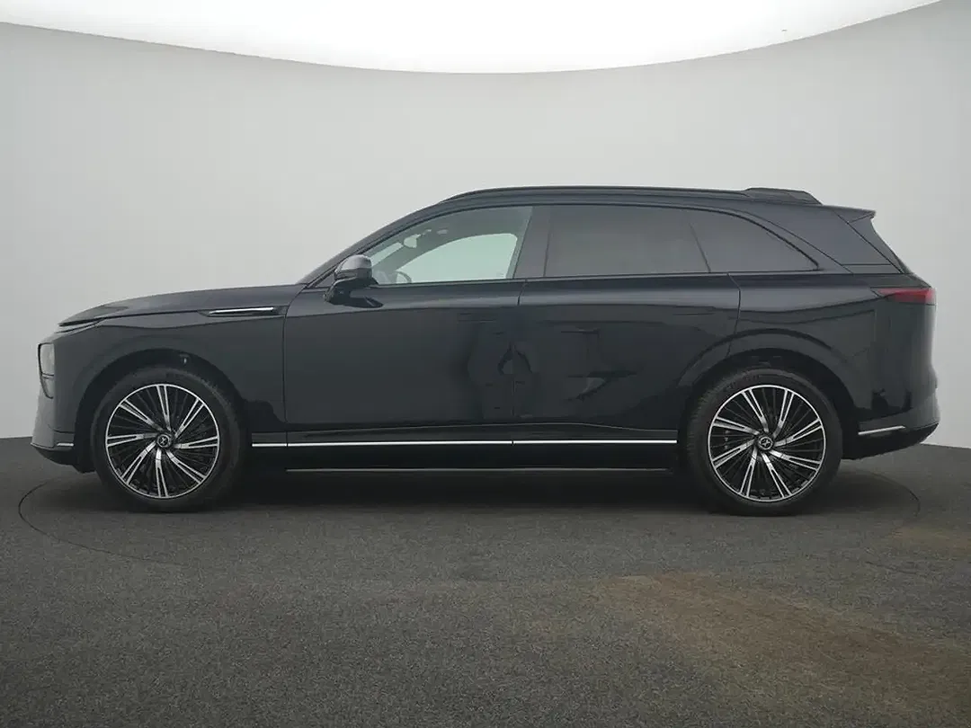 Xpeng G9 Premium - Thumbnail 6