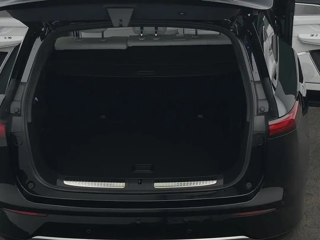 Xpeng G9 Premium - Thumbnail 8