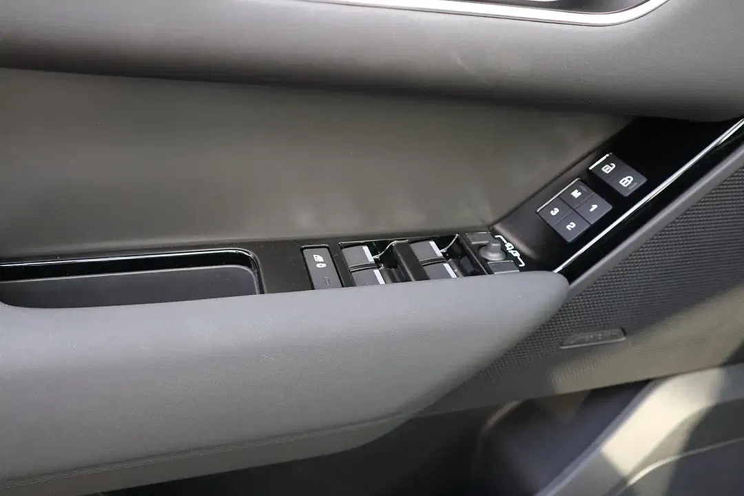 Land Rover Range Rover Velar P400e Dynamic SE - Thumbnail 14