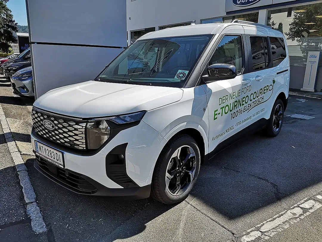 Ford Tourneo Courier Titanium - foto 1