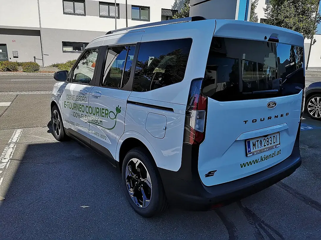 Ford Tourneo Courier Titanium - foto 2