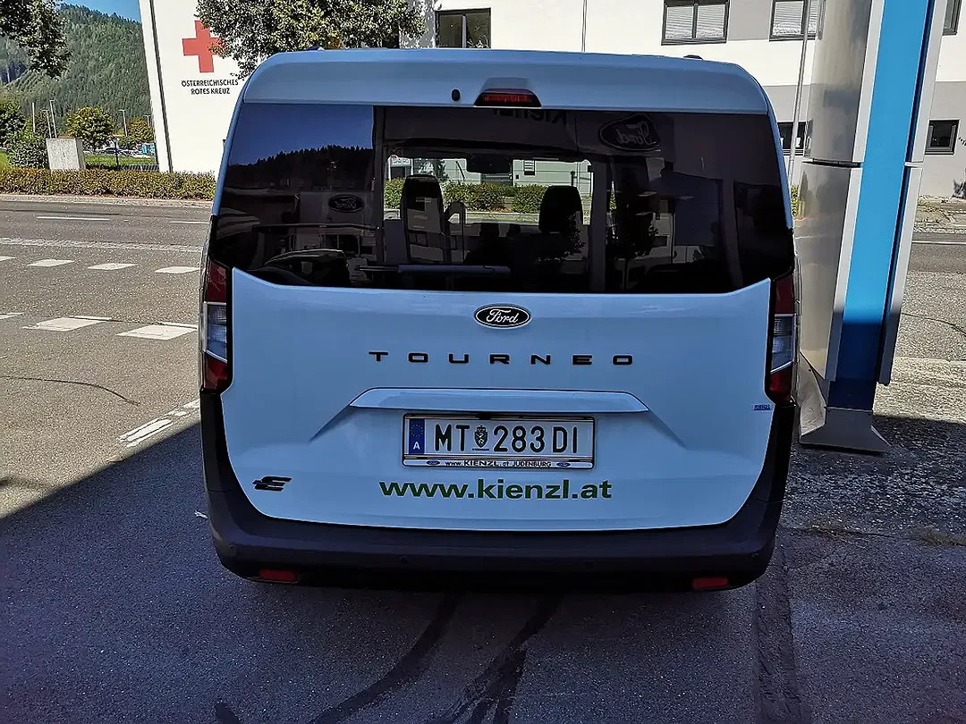 Ford Tourneo Courier Titanium - Thumbnail 4