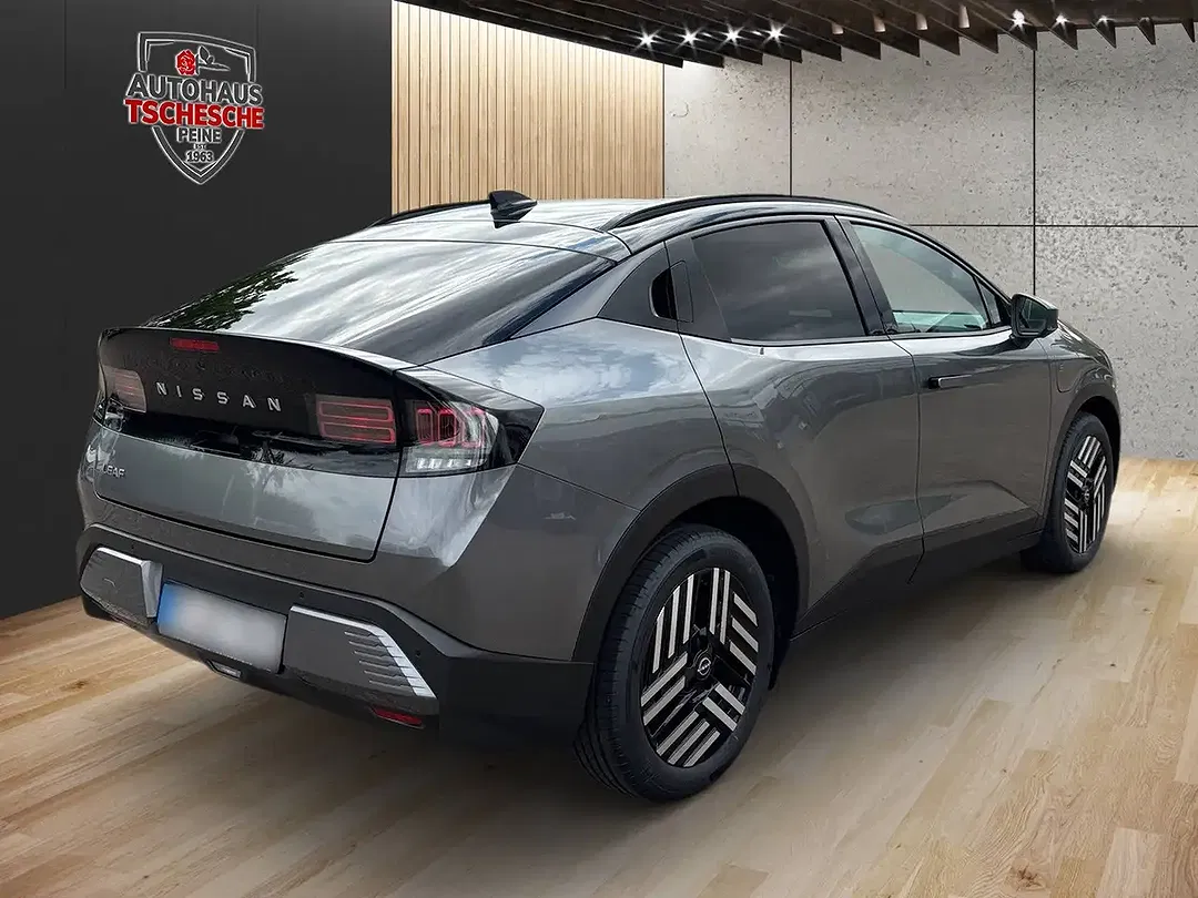 Nissan Leaf - Thumbnail 4