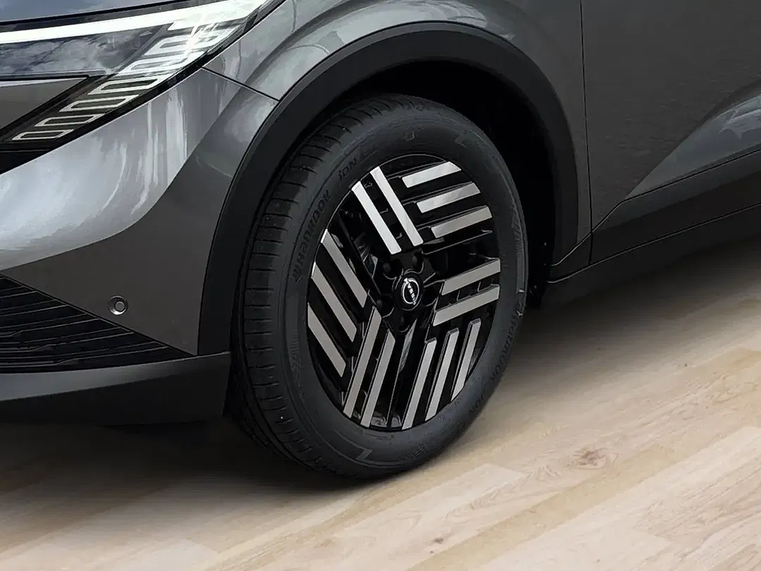 Nissan Leaf - Thumbnail 8