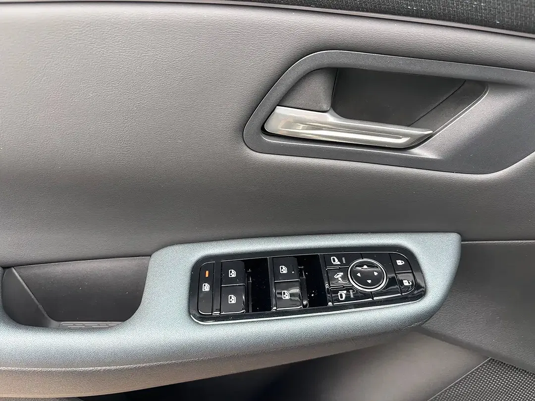 Nissan Leaf - Thumbnail 9