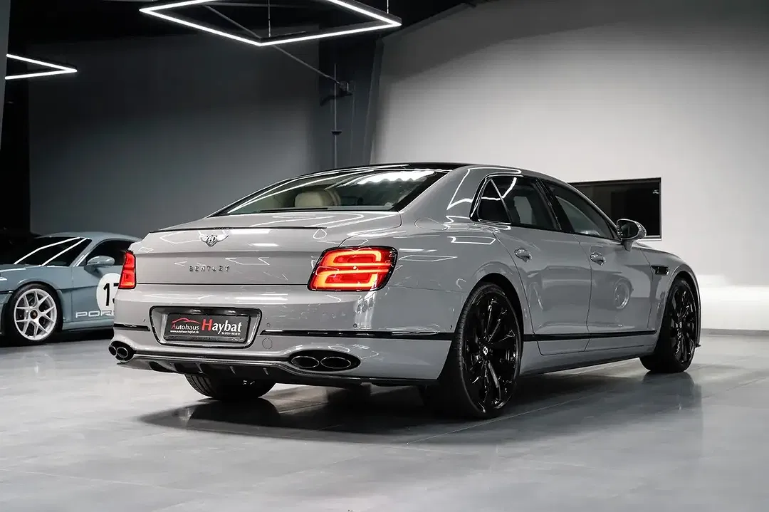 Bentley Flying Spur Hybrid Mulliner - Thumbnail 10