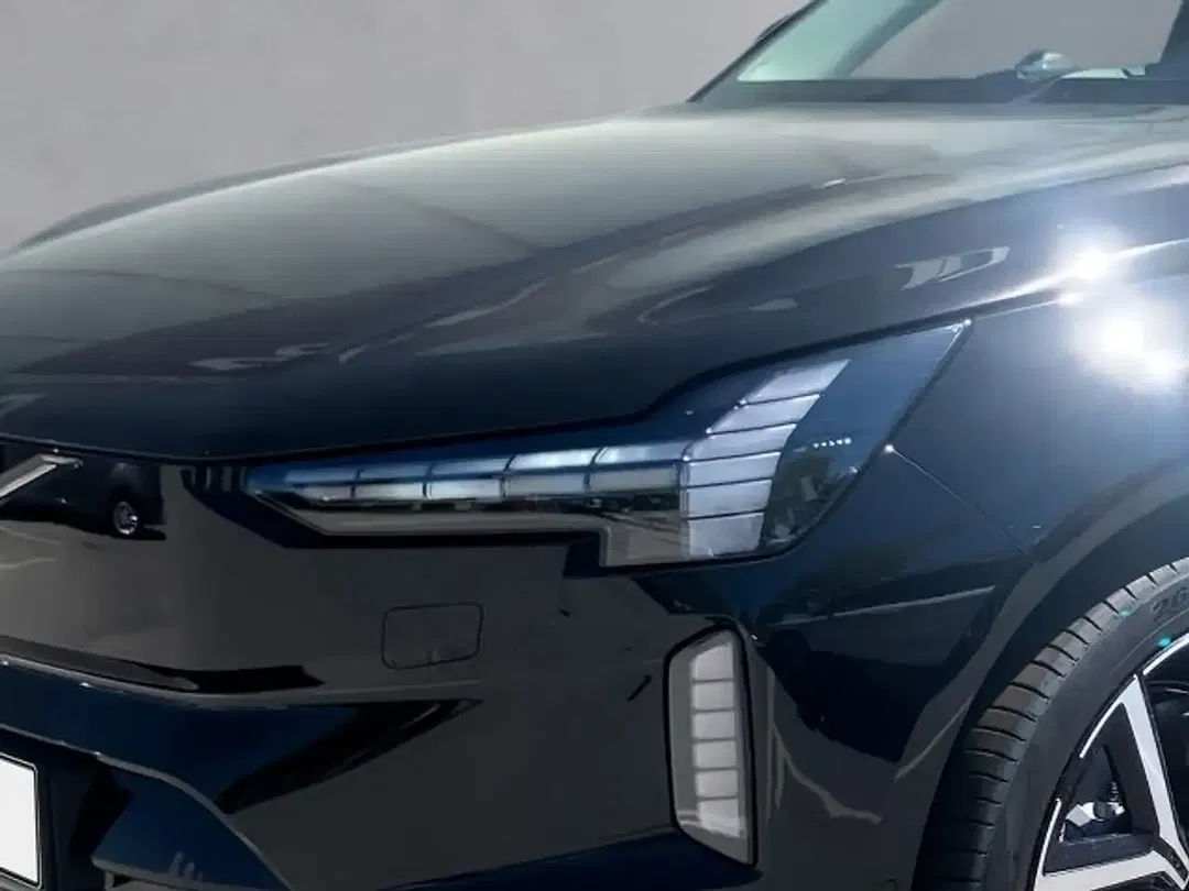 Volvo EX90 - Thumbnail 5