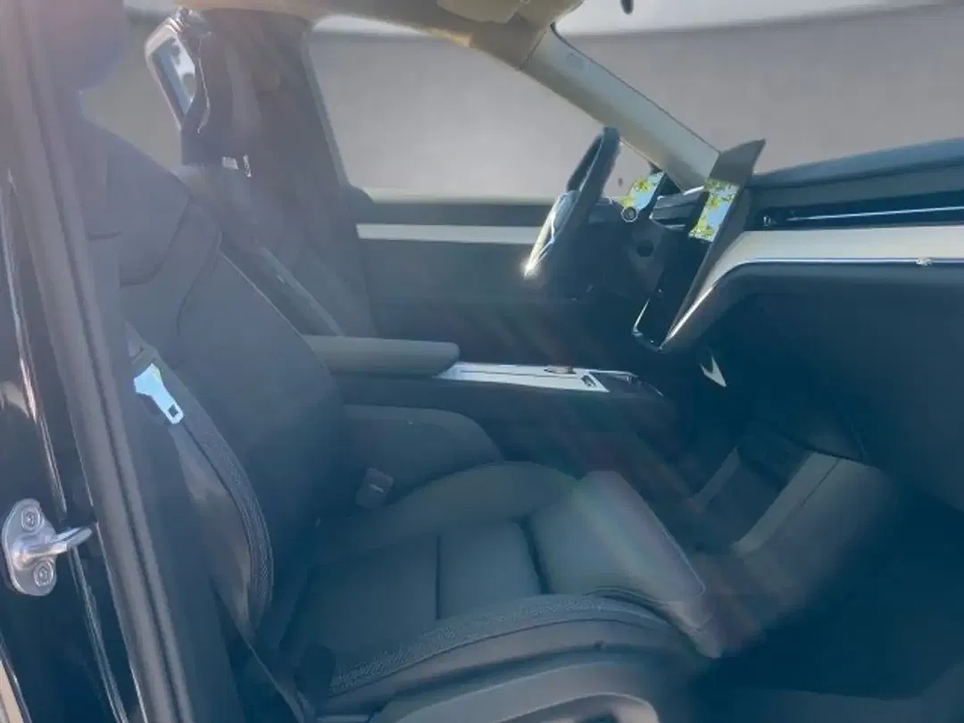 Volvo EX90 - Thumbnail 9