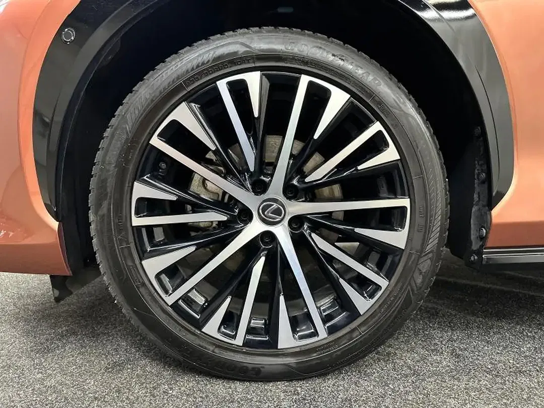 Lexus RZ - Thumbnail 13