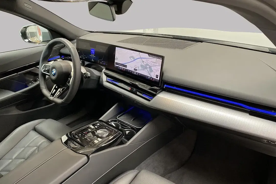 BMW 530 xDrive M Sport Pro - Thumbnail 2