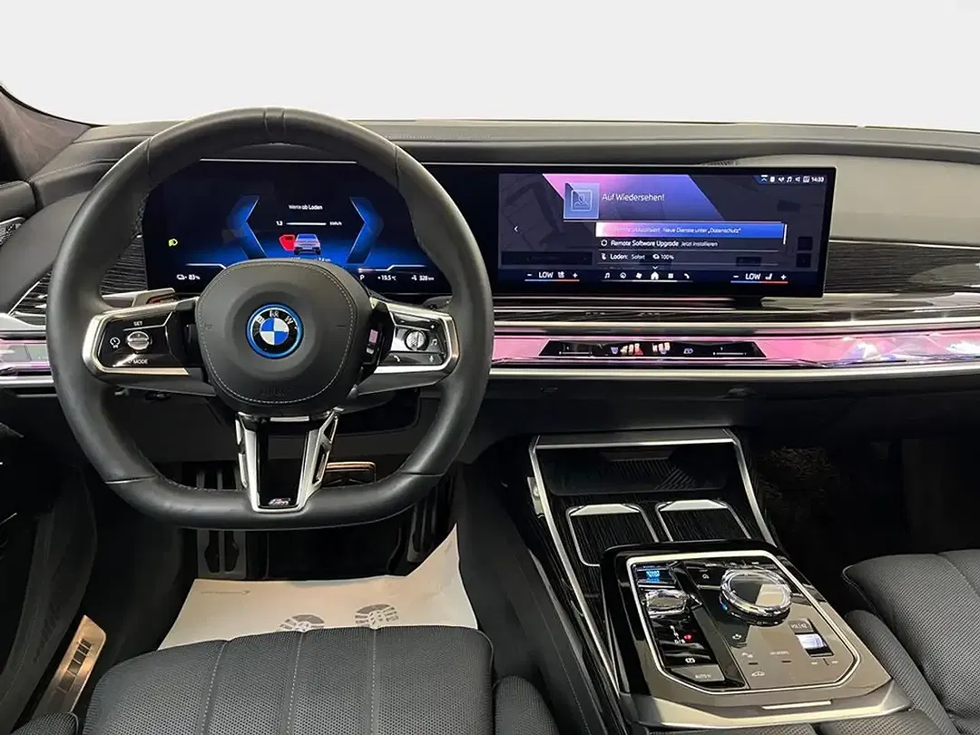 BMW i7 M Sport Pro - Thumbnail 11