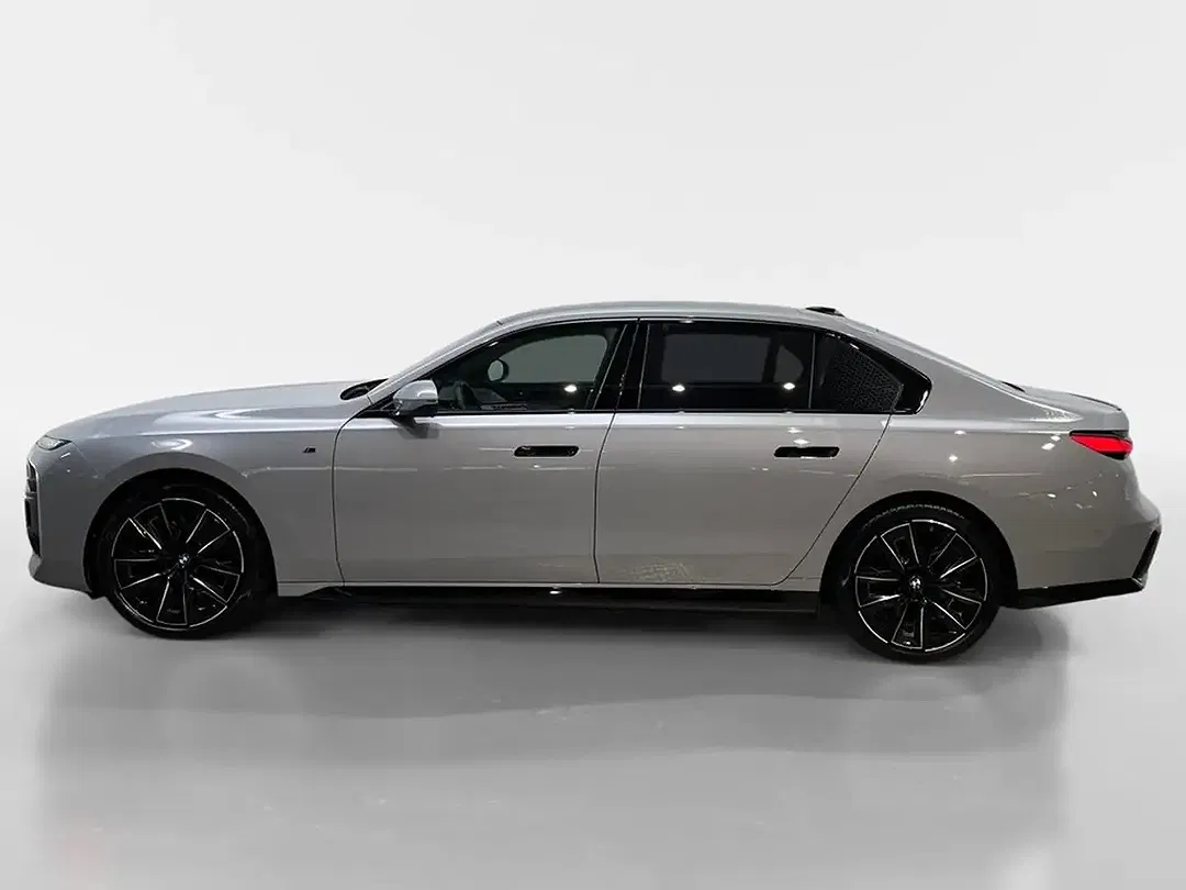 BMW i7 M Sport Pro - Thumbnail 3