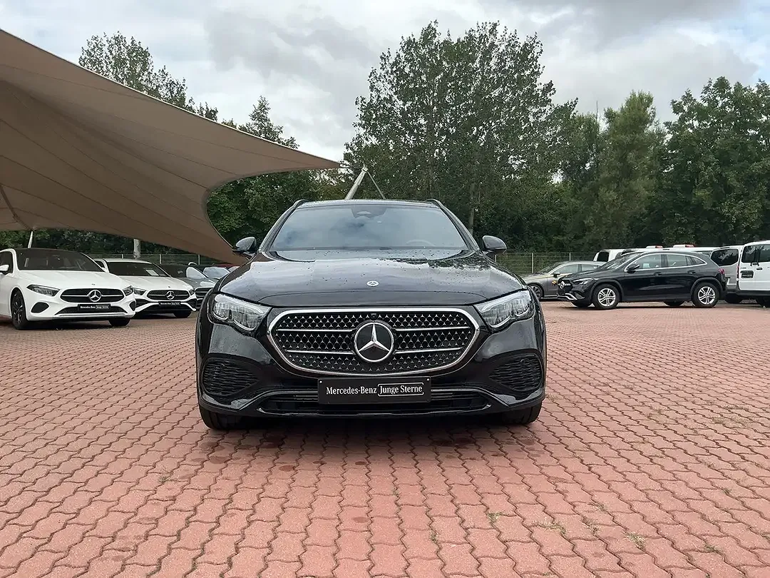 Mercedes-Benz E 220 4MATIC All-Terrain - Thumbnail 1