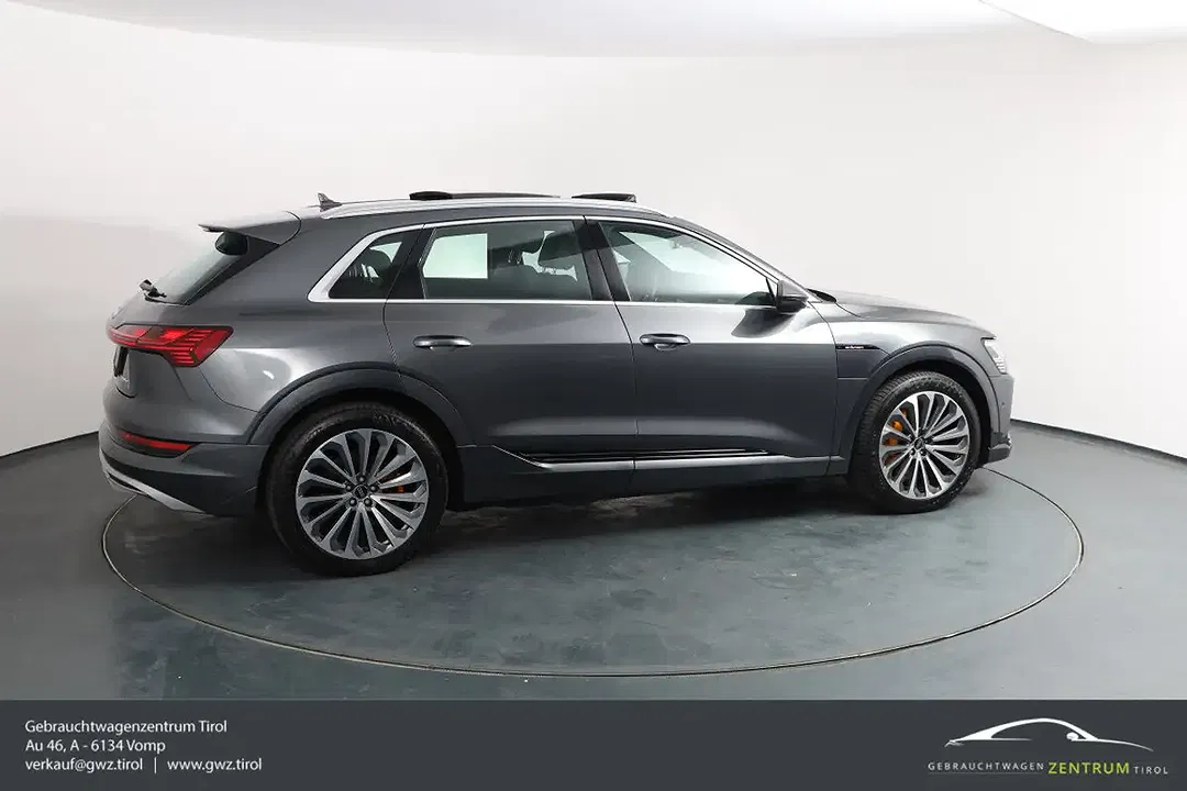 Audi e-tron 55 quattro S line - Thumbnail 6