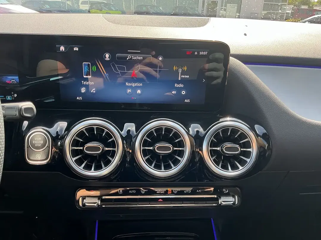 Mercedes-Benz GLA 200 AMG - foto 14