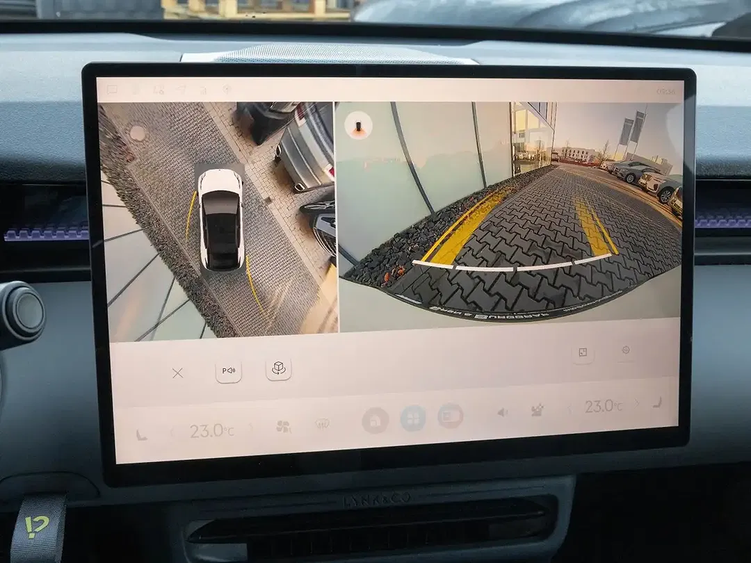 Lynk & Co 02 - Thumbnail 13