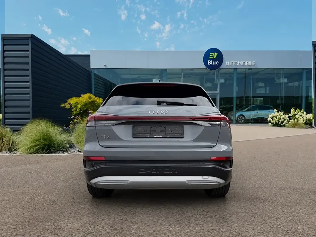Audi Q4 e-tron 45 - Thumbnail 5