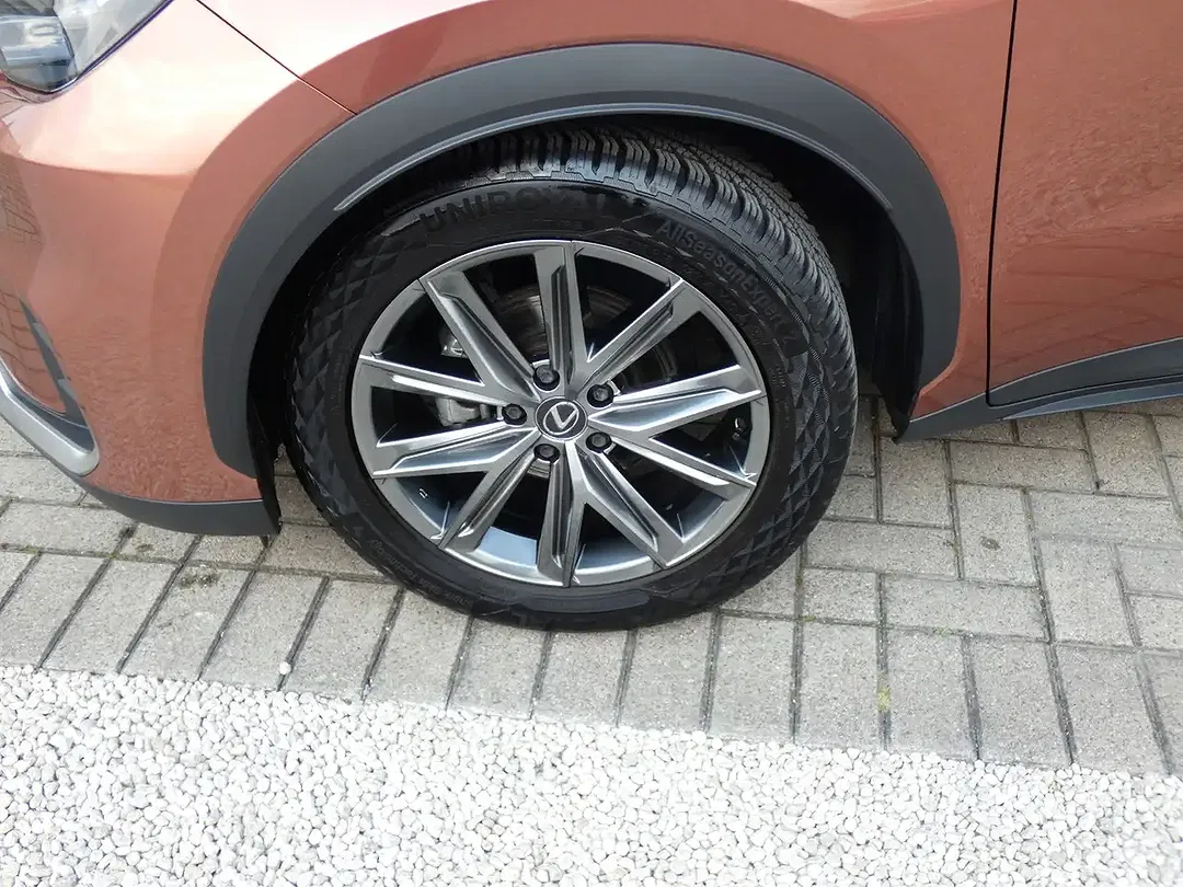 Lexus LBX Hybrid Elegant - Thumbnail 3