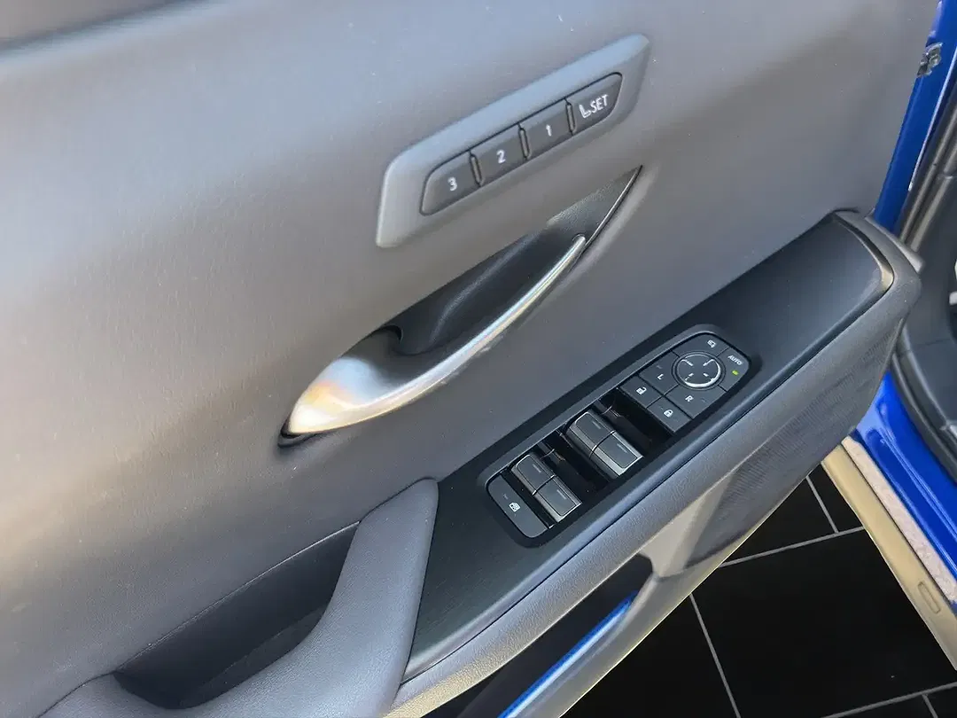 Lexus UX 250h 300h F SPORT - Thumbnail 12