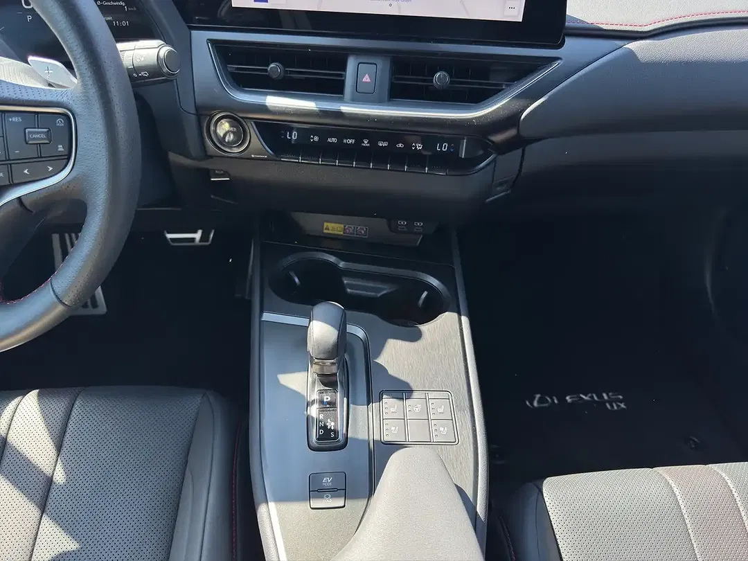 Lexus UX 250h 300h F SPORT - Thumbnail 14