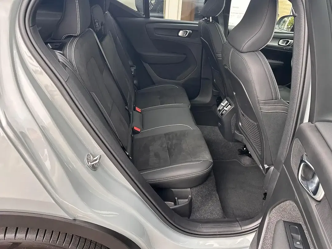 Volvo EX40 Ultra Black Edition - Thumbnail 12