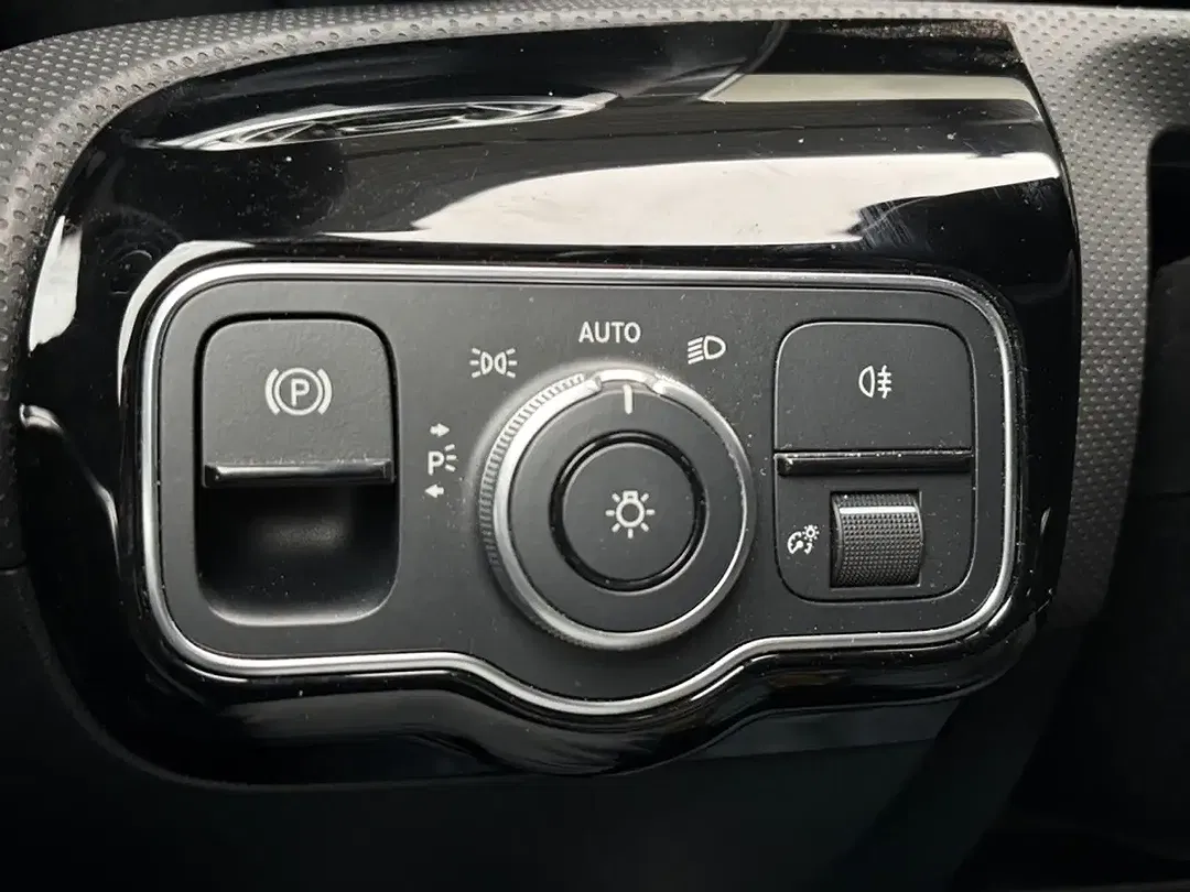 Mercedes-Benz CLA 200 - Thumbnail 12
