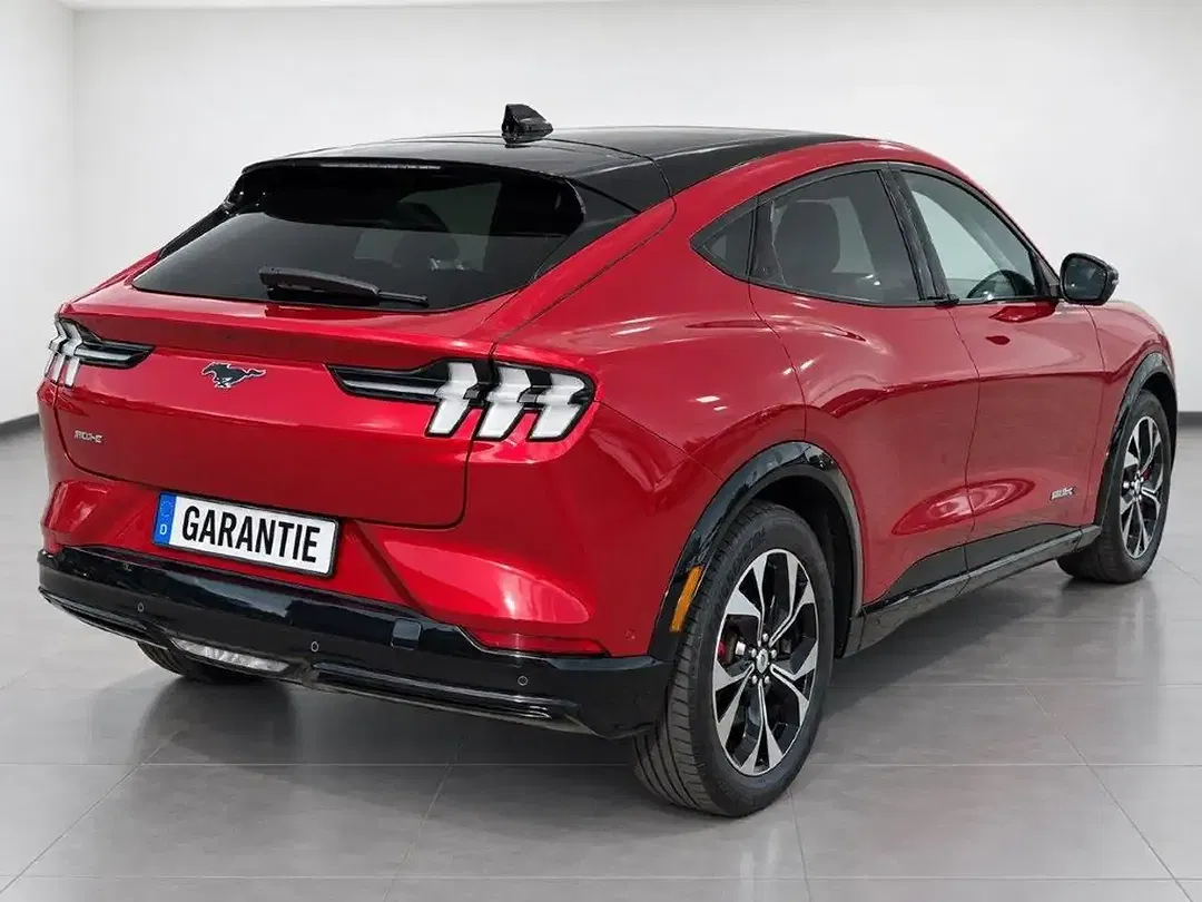Ford Mustang Mach-E 4x4 - Thumbnail 4