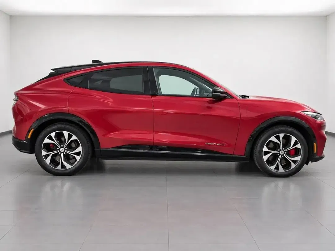 Ford Mustang Mach-E 4x4 - Thumbnail 8