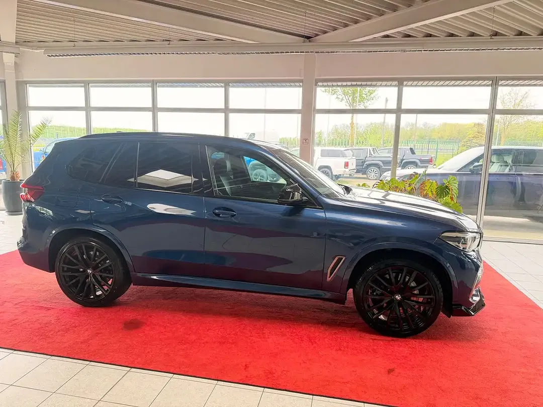 BMW X5 M - Thumbnail 3