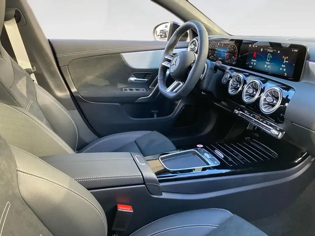 Mercedes-Benz CLA 180 MBUX AMG Line Night - Thumbnail 9