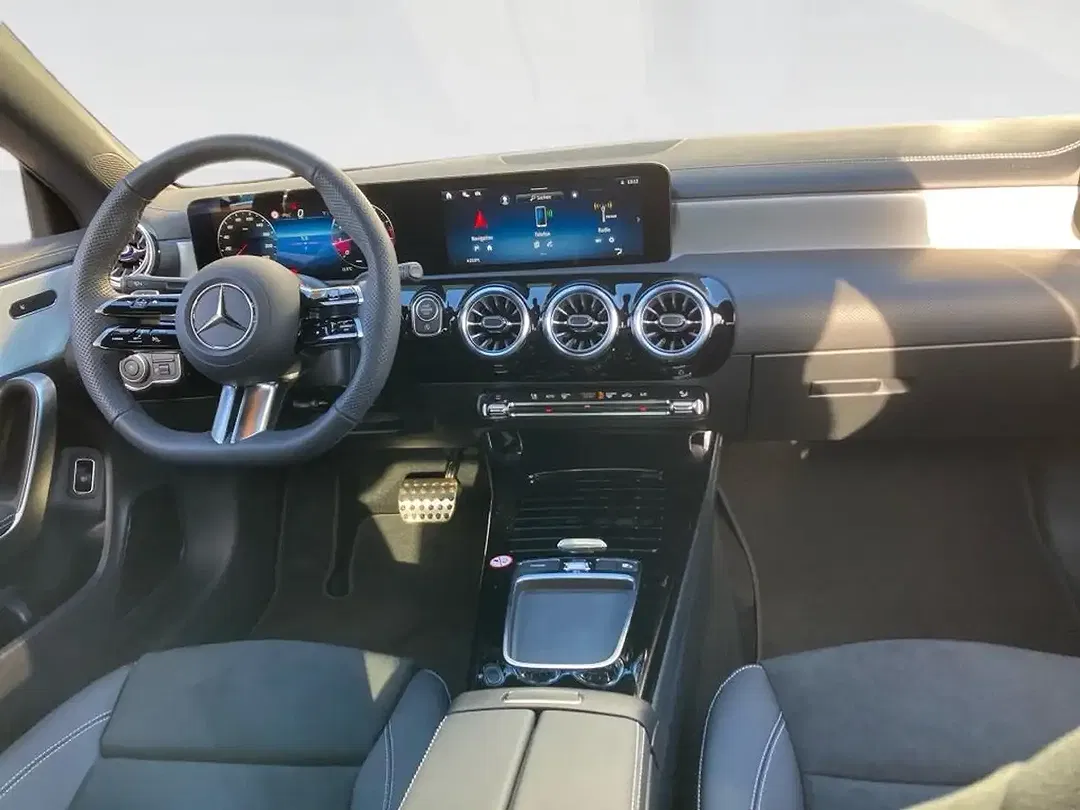 Mercedes-Benz CLA 180 MBUX AMG Line Night - Thumbnail 7