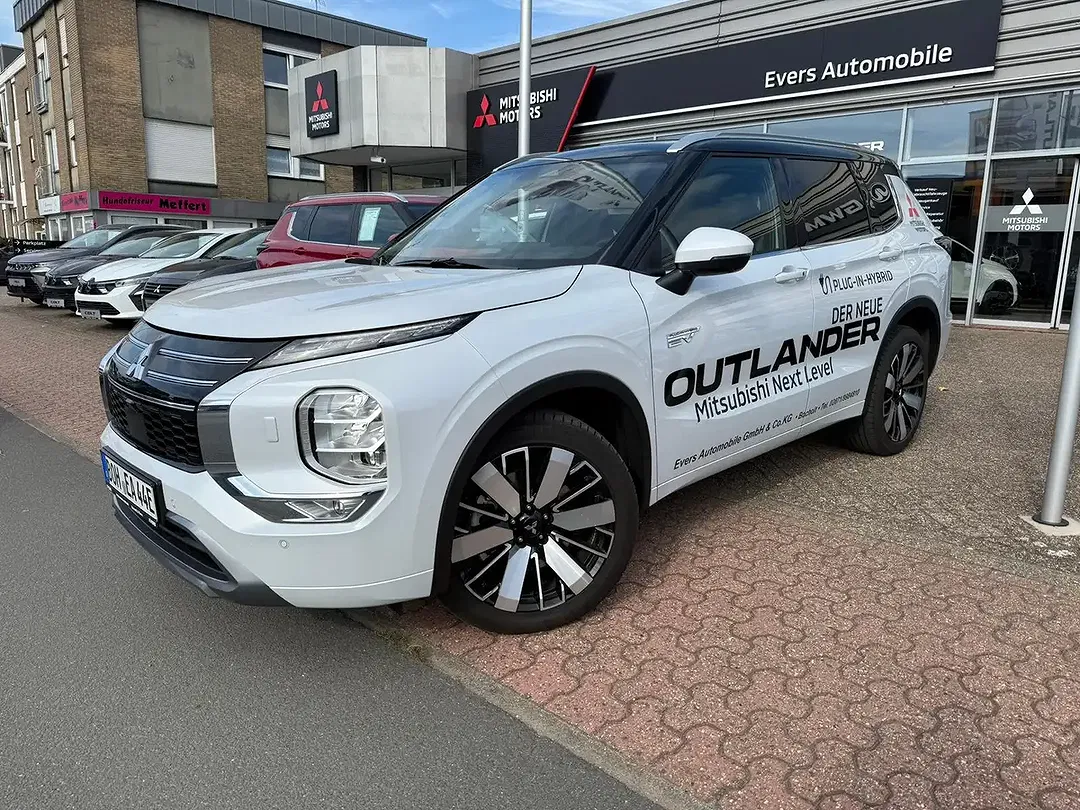 Mitsubishi Outlander PHEV Top - Thumbnail 2