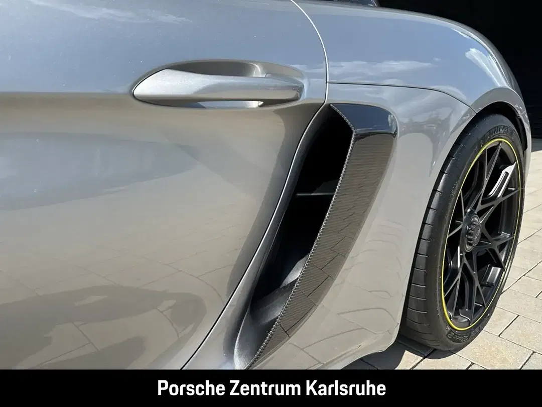 Porsche 718 Spyder RS - Thumbnail 12