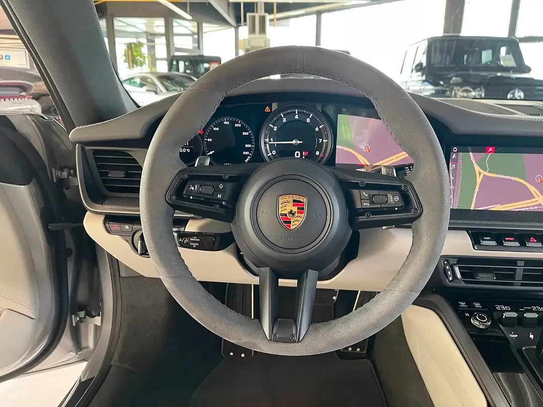 Porsche 911 Carrera Coupe - Thumbnail 10