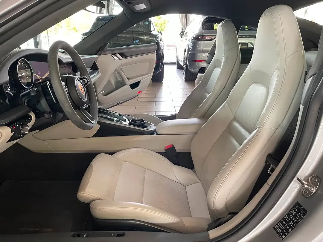 Porsche 911 Carrera Coupe - Thumbnail 14