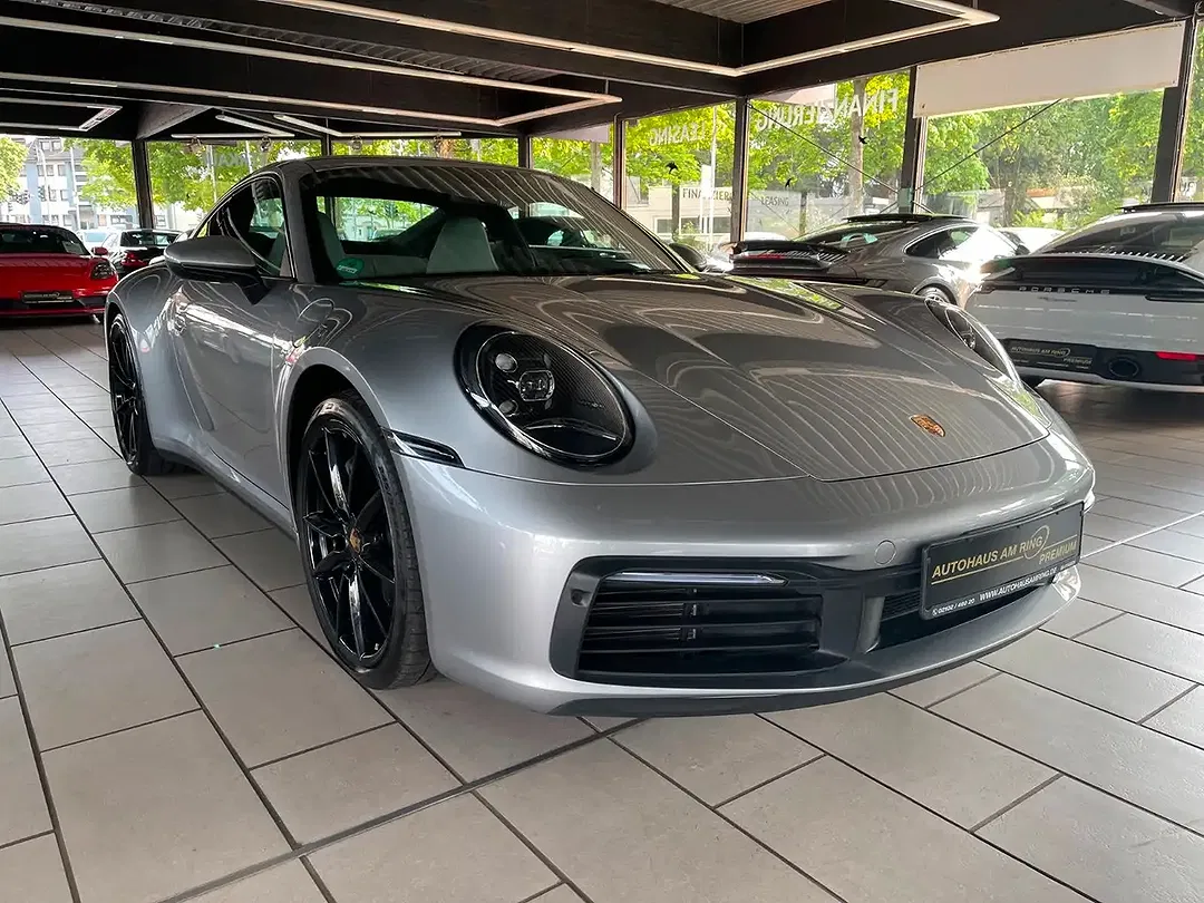 Porsche 911 Carrera Coupe - Thumbnail 5