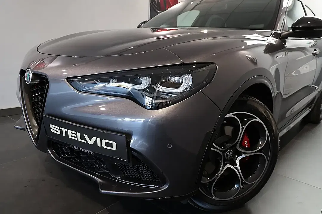 Alfa Romeo Stelvio 2.2 16V Q4 Veloce - Thumbnail 2