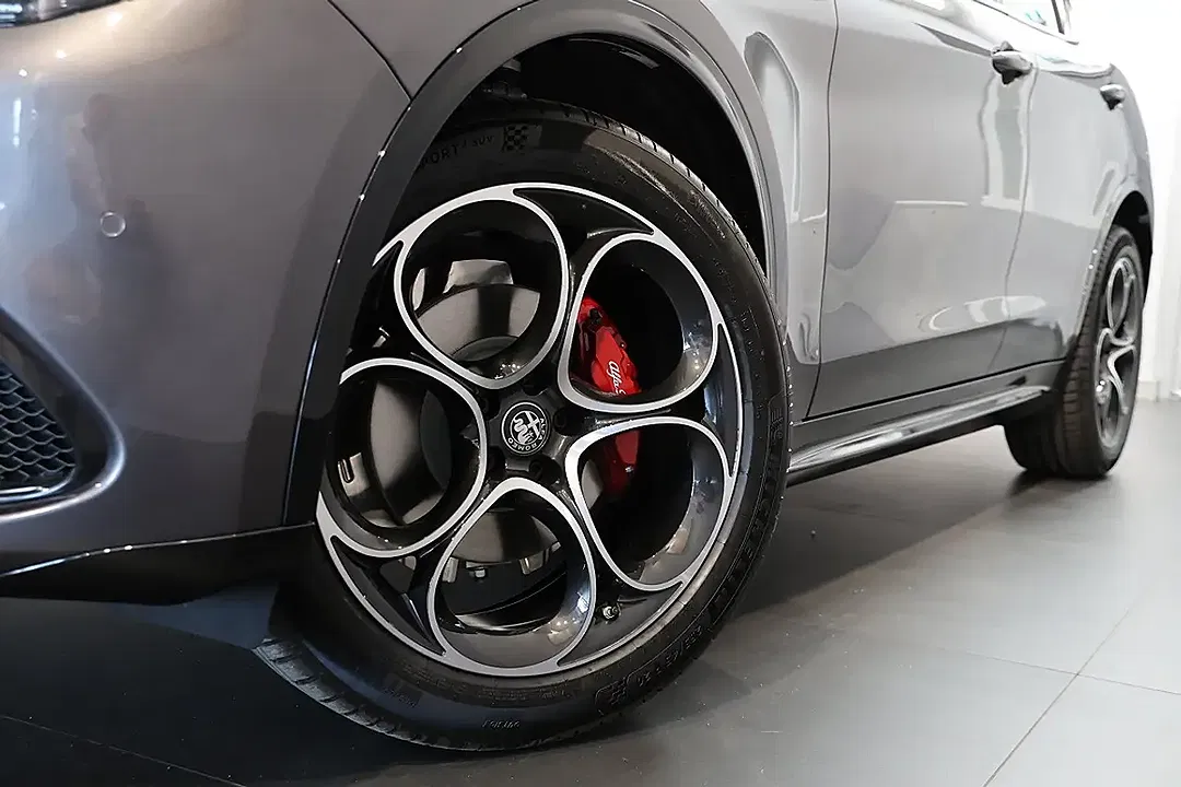 Alfa Romeo Stelvio 2.2 16V Q4 Veloce - Thumbnail 3